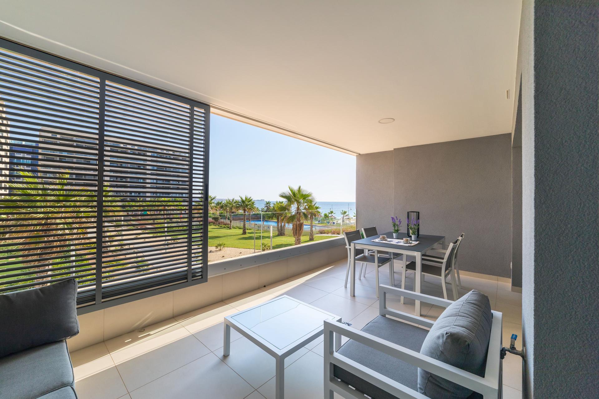 Mieszkania na sprzedaż w pierwszej linii morza i plaży w Punta Prima in Medvilla Spanje