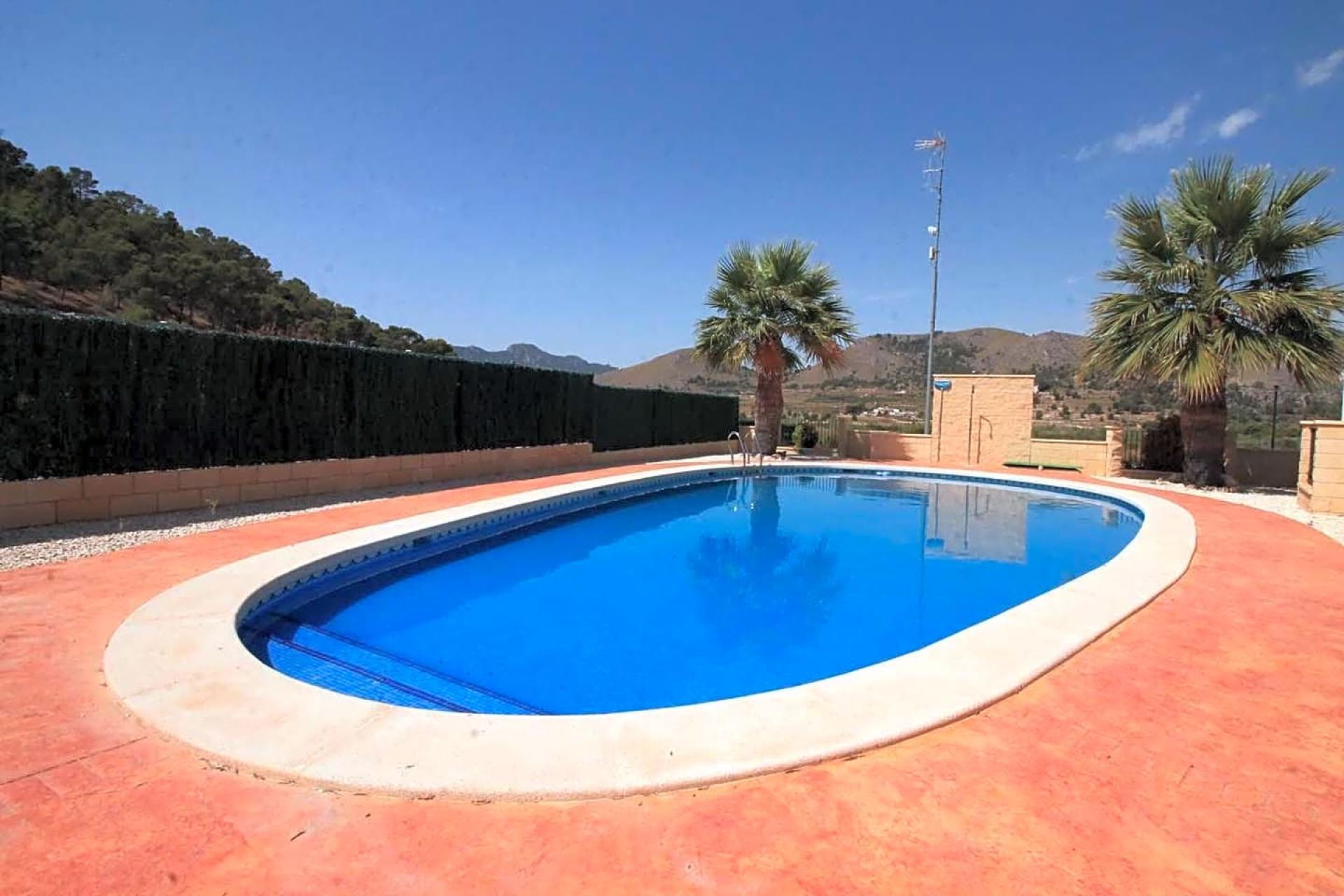 Tani dom wolnostojący na sprzedaż w głębi lądu Alicante in Medvilla Spanje