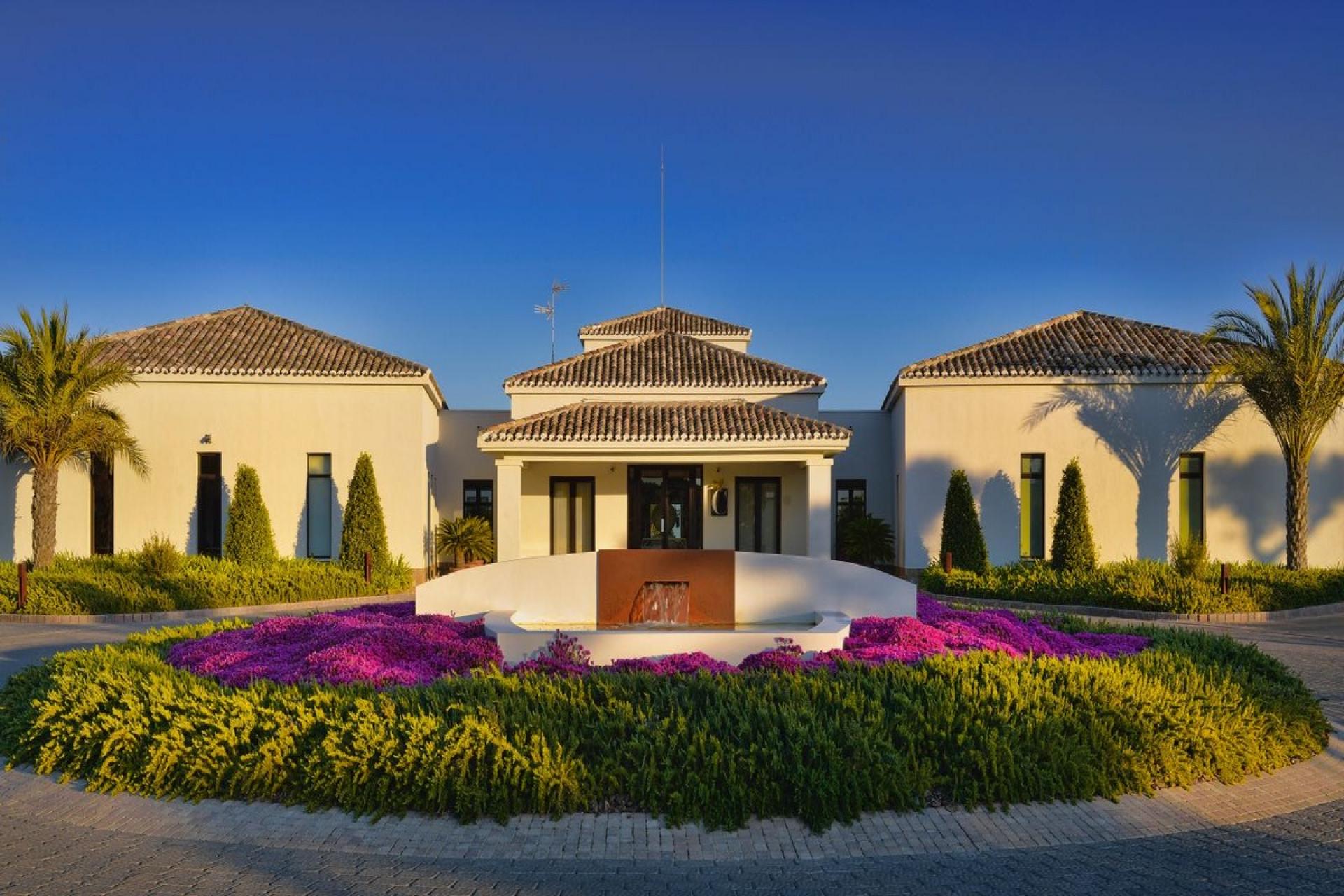 Nowa współczesna nowoczesna willa w Las Colinas Golf & Country Club in Medvilla Spanje
