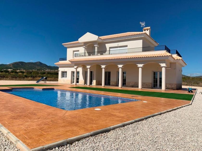 Luksusowe nowe wille z basenem Inc. grunty, licencje Alicante, Pinoso in Medvilla Spanje