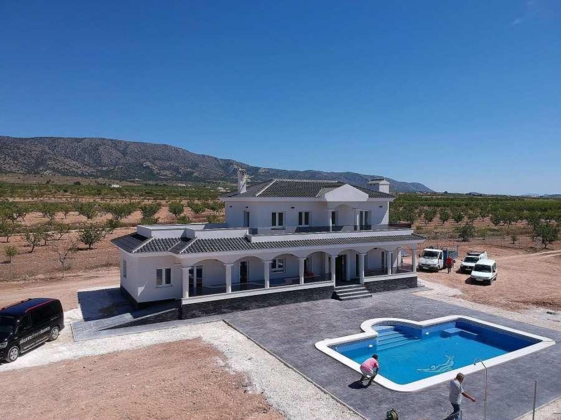 Luksusowe nowe wille z basenem Inc. grunty, licencje Alicante, Pinoso in Medvilla Spanje